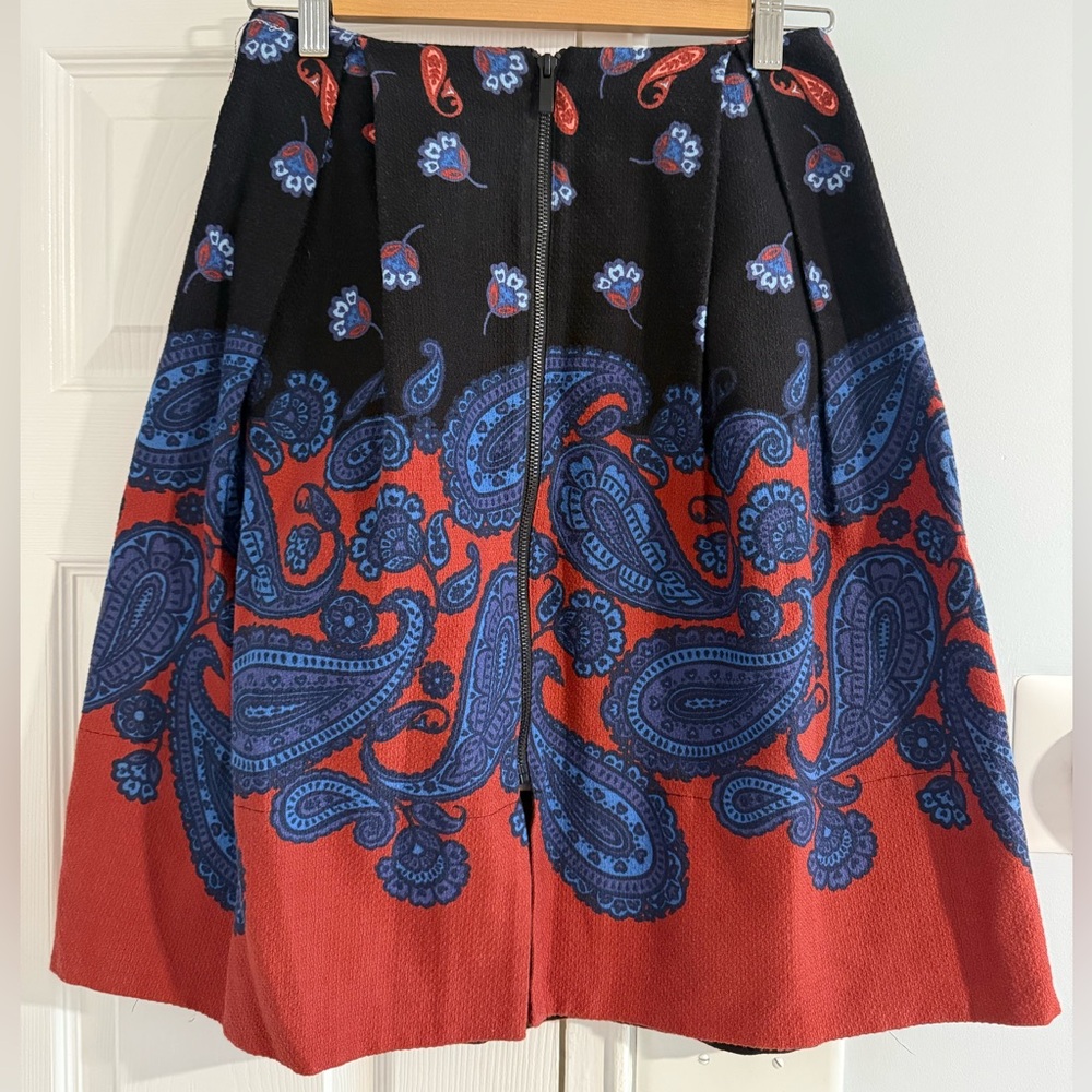 Top shop midi skirt with zipper in front, thick material